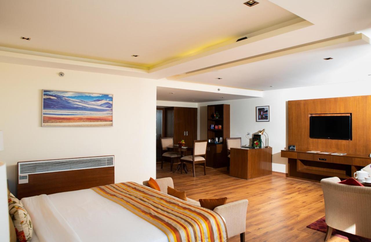Royal Tulip Luxury Hotel, Kufri, Shimla Exterior foto
