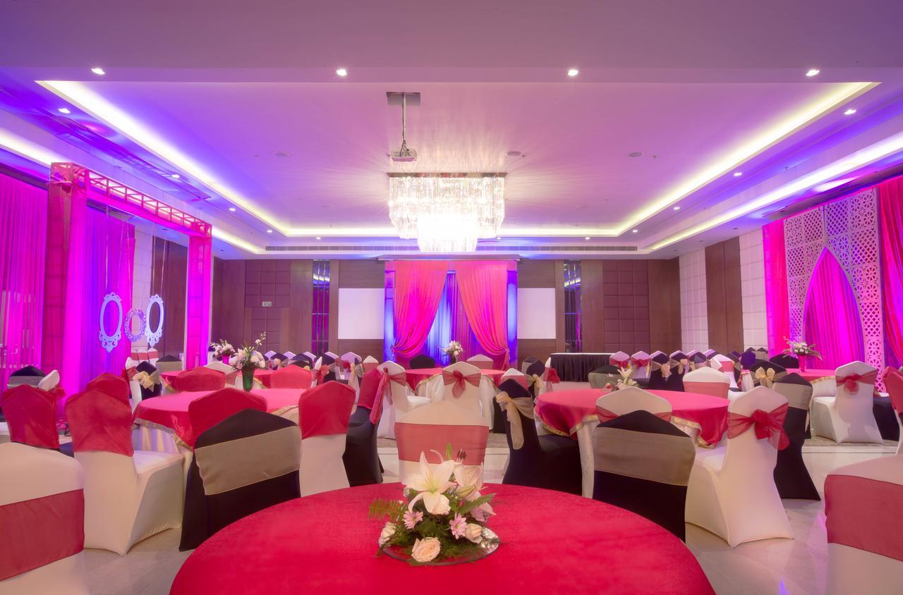 Royal Tulip Luxury Hotel, Kufri, Shimla Exterior foto