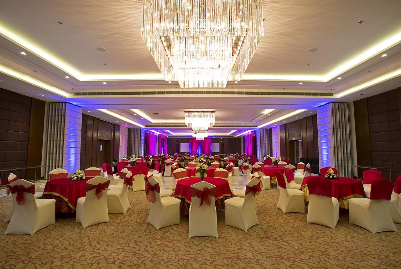 Royal Tulip Luxury Hotel, Kufri, Shimla Exterior foto