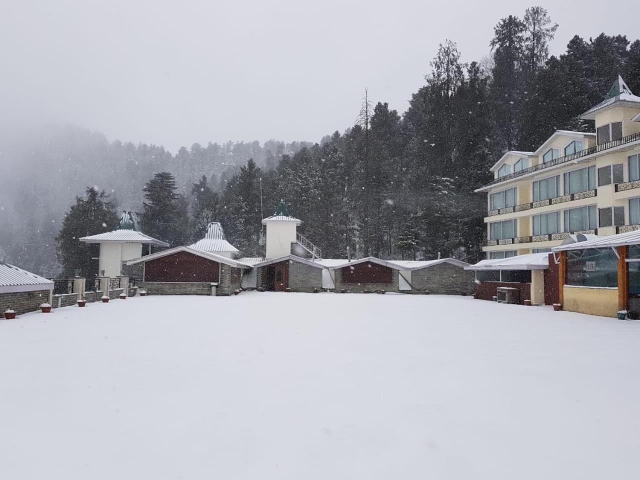 Royal Tulip Luxury Hotel, Kufri, Shimla Exterior foto